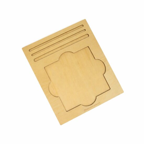 Paliktnis metāla ieliktnim un trīs zīmuļiem