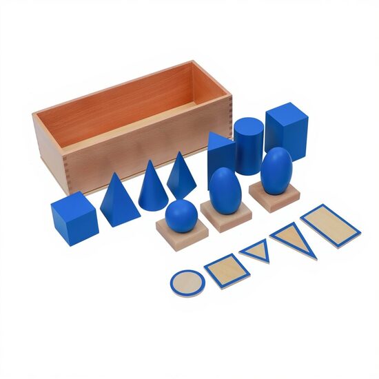 Ģeometriskie ķermeņi ar pamatņu laukumiem, koka kastē