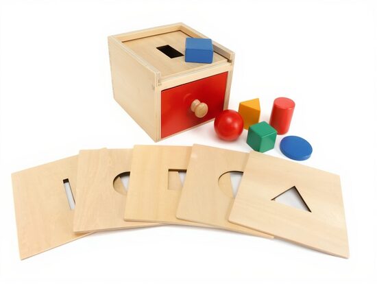 Kaste ar atvilktni, maināmiem vākiem un dažādiem ķermeņiem